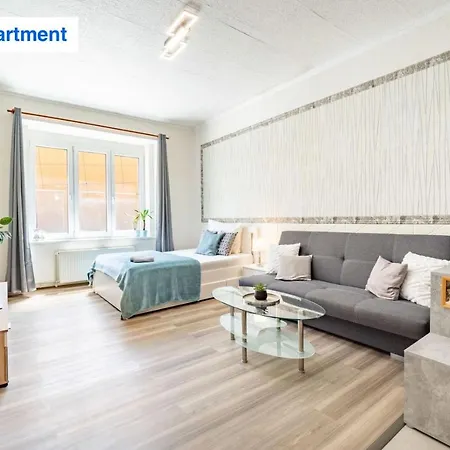 O2 Arena - Honza Apartment